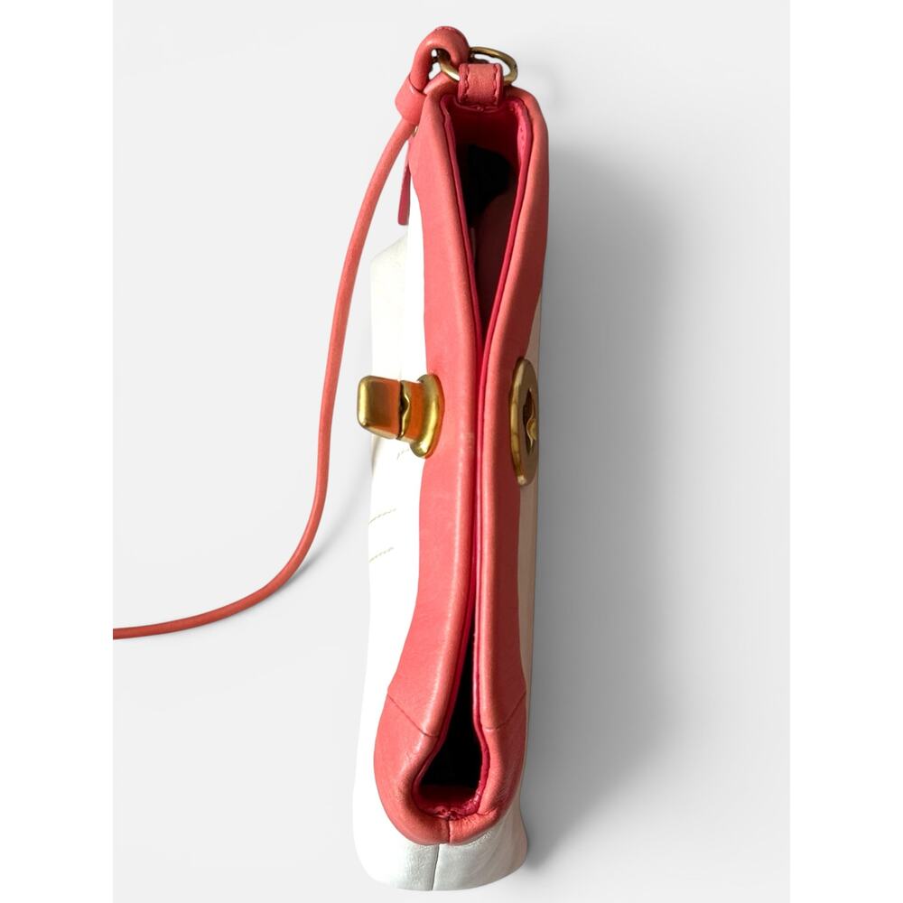 COACH 42638 Cricket Chalk White Coral Leather Turnlock Gold Tone Wristlet - Picture 3 of 12